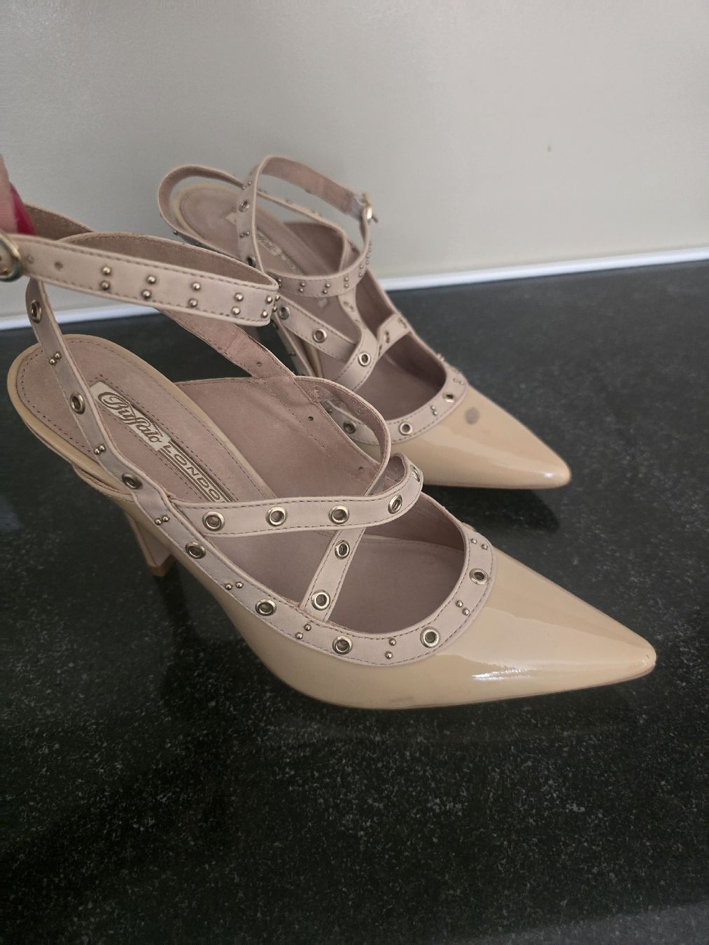 Buffalo Scarpe da donna: Buffalo High Heels - Beige Lack - Gr.38 – Difettoso da Hägglingen venduto da Raff_Ella