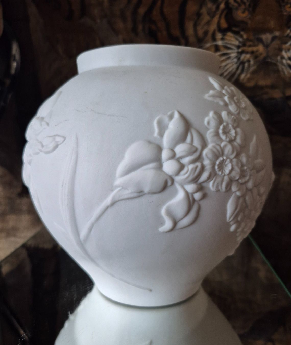Hutschenreuther Vasen & Gefässe: Dekorative Bauchvase mit Relief – Gebraucht aus Genève von antade 1
