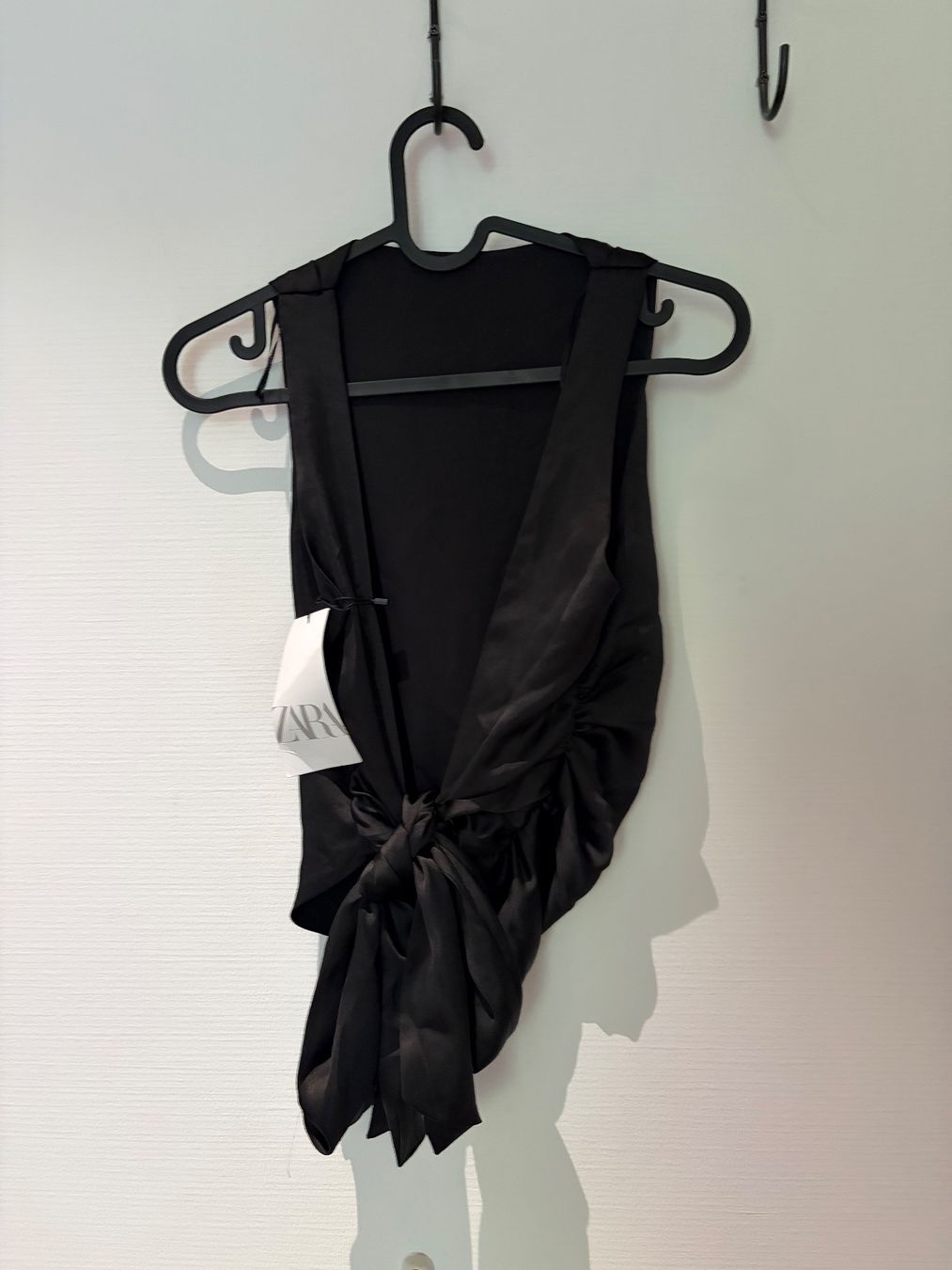 Zara Top: ZARA Satin backless top – Nuovo e nell'imballaggio originale da Zürich venduto da mon_ht6w 1