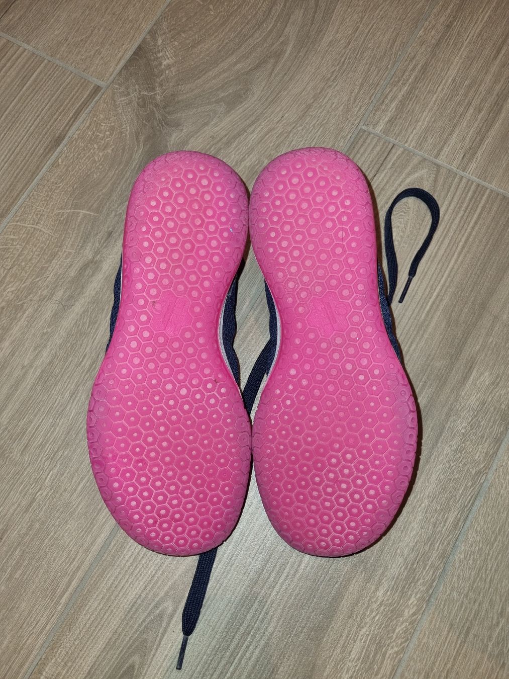 Schuhe für Mädchen: Turnschuh Gr.37 – Gebraucht aus Brügg BE von Delfin79 1