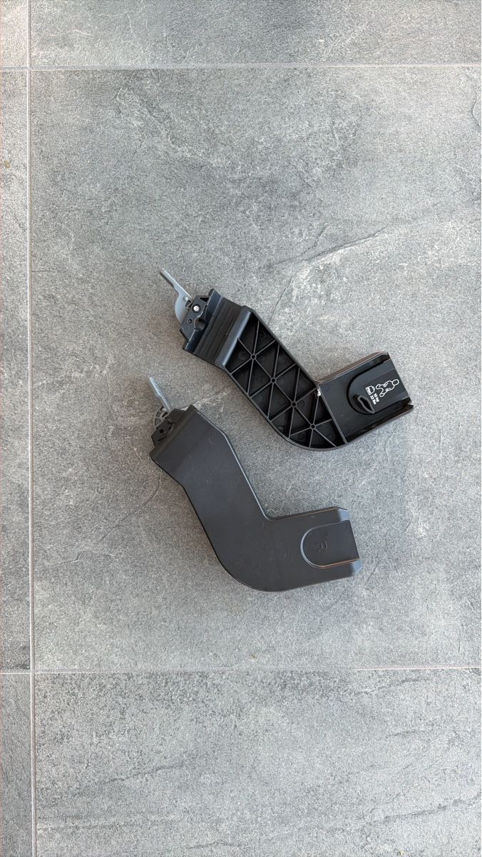 Thule Carrozzine: Kinderwagen Thule Adapter guter Zustand – Usato da Eschlikon TG venduto da celine-1998