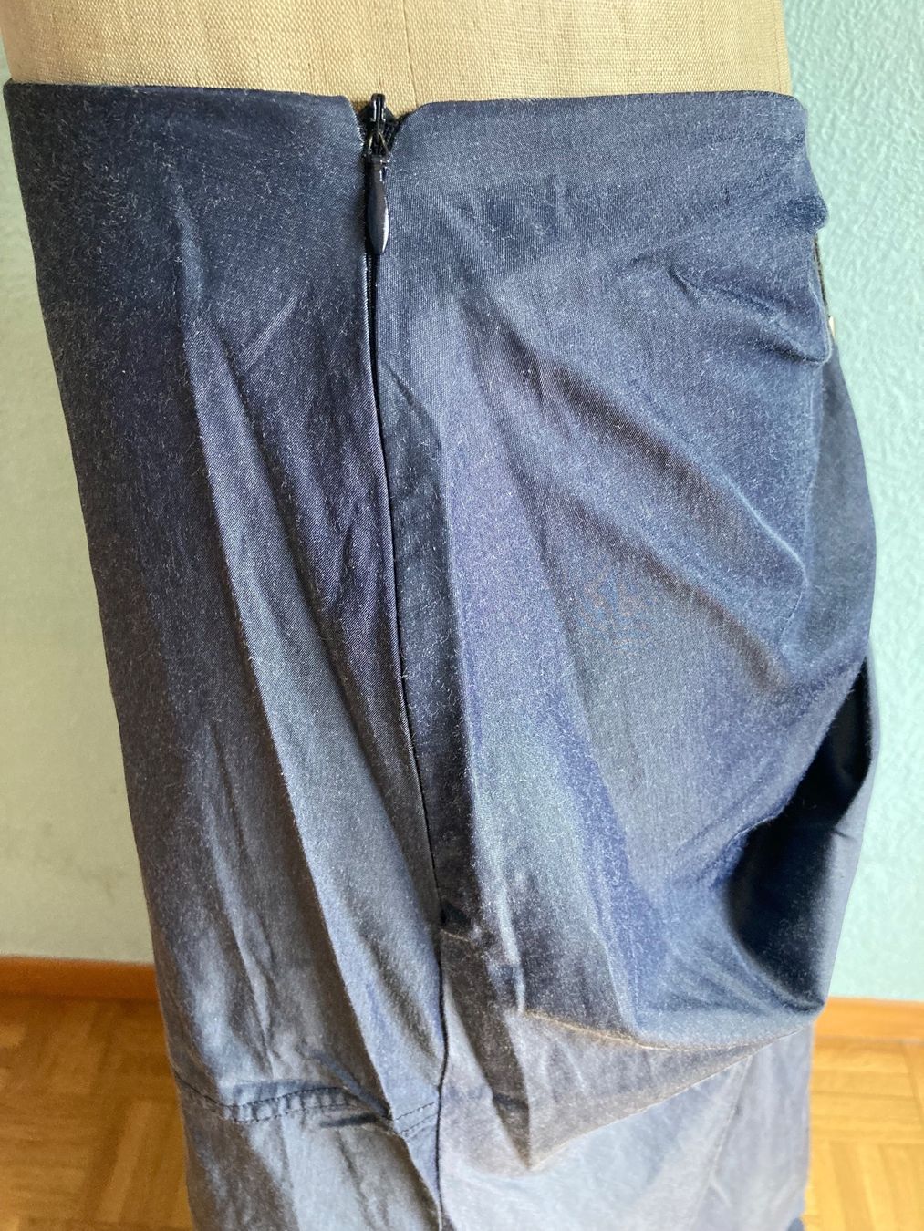 Gonne: Jupe bleue satinée taille 38 – Usato da Genève venduto da ct_fqr8 1