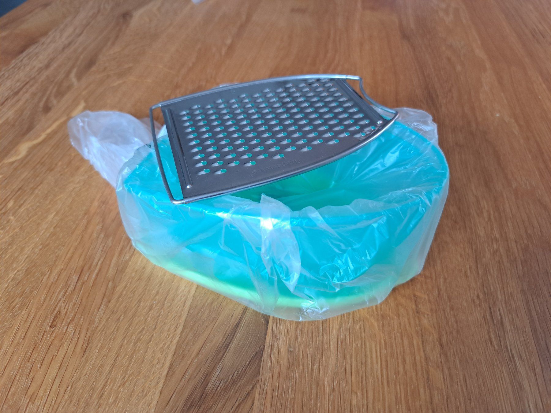 Tupperware Elettrodomestici da cucina: Käsereibe von Tupperware – Nuovo e nell'imballaggio originale da Untervaz venduto da mei_6rrd