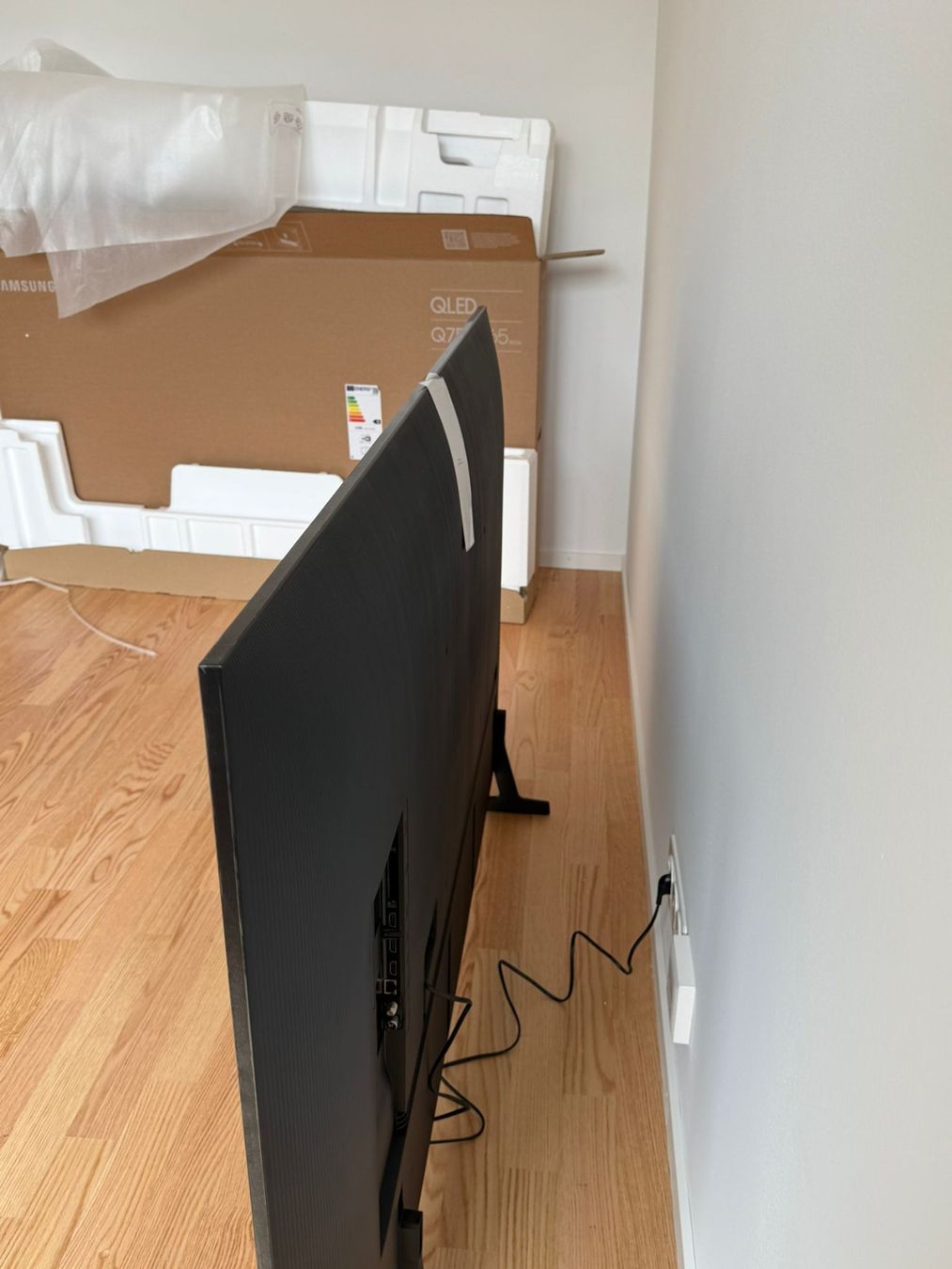 Samsung Televisori: Samsung QE65Q7FAAU NEU – Nuovo e nell'imballaggio originale da Zürich venduto da SEDRAEN 2
