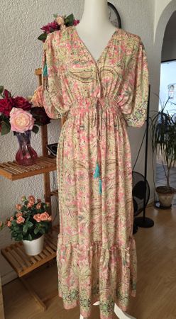 Chic Paisley Maxi Dress, perfect for summer, size M
