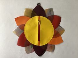 Blumenförmige Wandtasche, Gelb/Rot, Neu