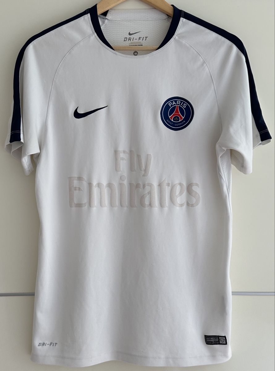 Nike Maillots de corps & Pantalons: PSG Trikot G M – D'occasion à Maienfeld par tobeyl2020