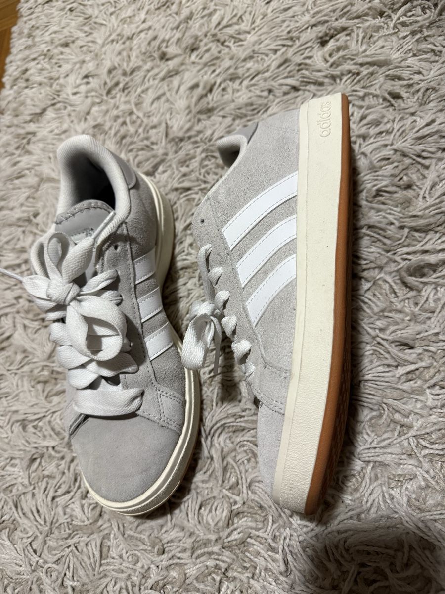 Adidas Chaussures femmes: Sneaker adidas – D'occasion à visp par Kmemo1 1