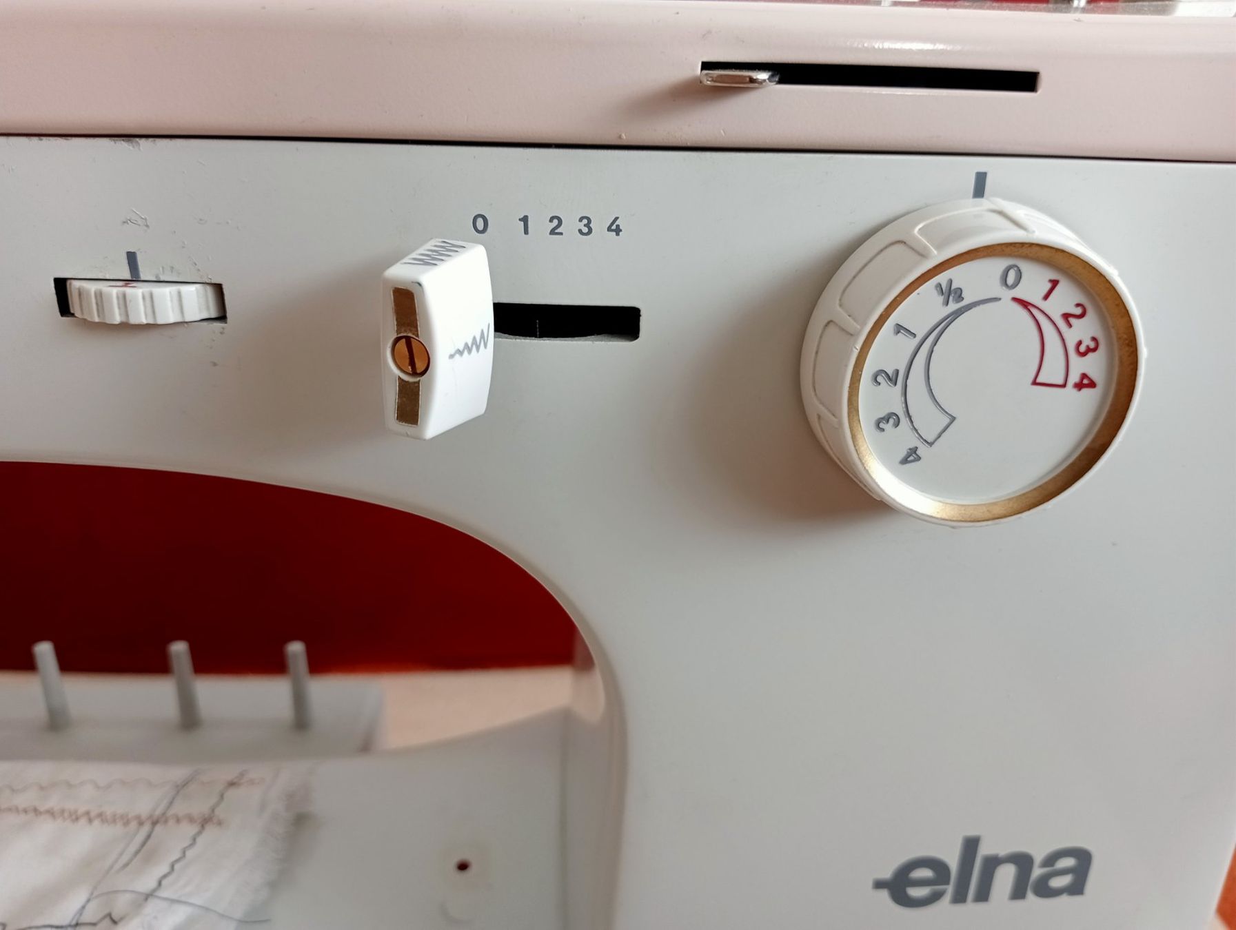 Elna Macchine da cucire: Elna Nähmaschine spezial – Usato da Grüningen venduto da Urtica 4