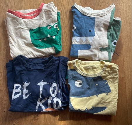 4 TShirt Jungen Grösse 122 Dinosaurier