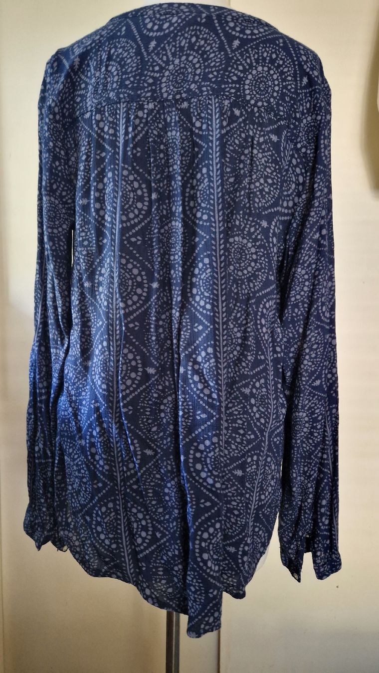 H&M Blusen: Viscose-Damenbluse Gr. 40, Blau gemustert, V Ausschnitt – Neu (gemäss Beschreibung) aus Oberengstringen von Sheera7 3