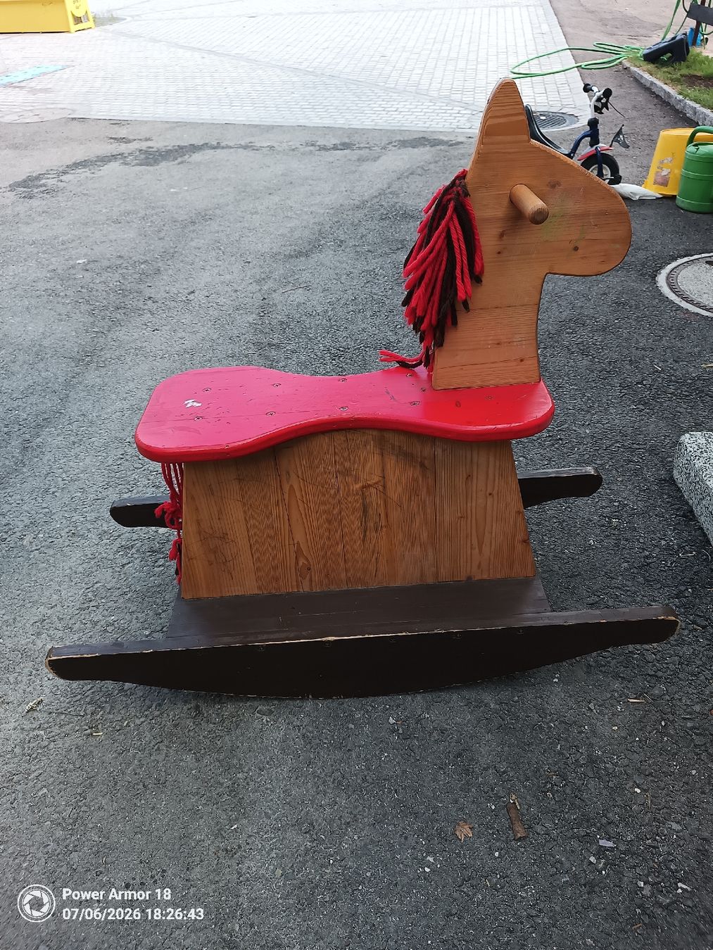 Jouets: Schaukelpferd Holz rot  – D'occasion à Bargen SH par sti_drf8 1