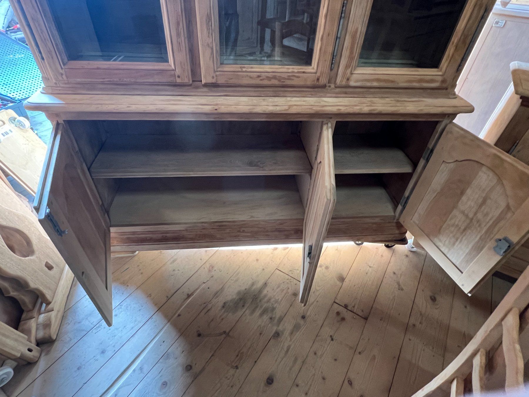 Credenze: ART 1090-H Buffet/vitrine cerisier sablé – Usato da Pont-La-Ville venduto da BCMGLEAL 1
