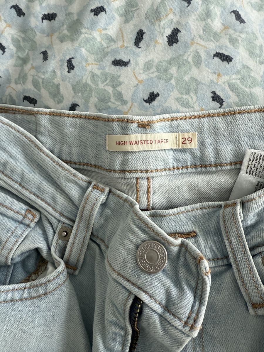 Levi's Jeans: Levis Jeans, High Waisted Taper, Gr. 29, hellblau, Sommer – Nuovo (secondo la descrizione) da Zürich venduto da iva_iva 2