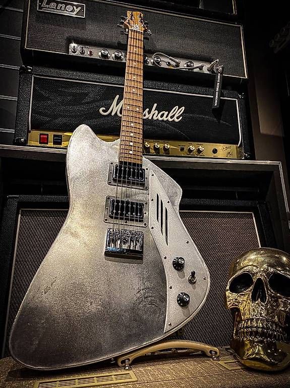 Musikinstrumente: Ted Guitar Sapyr "indus" – Gebraucht aus Montreux von Alligator-AMPS 1