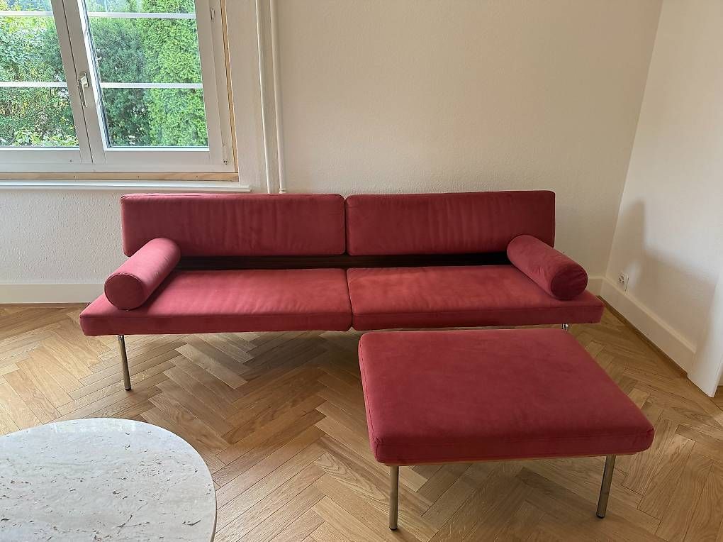 Pfister Divani: Atelier Pfister BARBERÊCHE Designsofa + Hocker – Usato da Schlieren venduto da Baberon