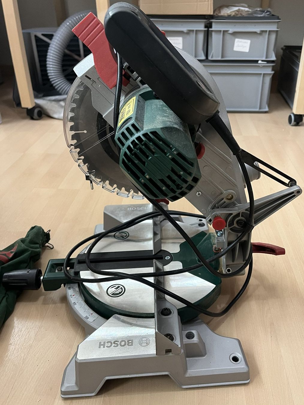 Bosch Sägen: Gehrungssäge BOSCH PCM 8 gebraucht – Gebraucht aus Männedorf von Maenne 3