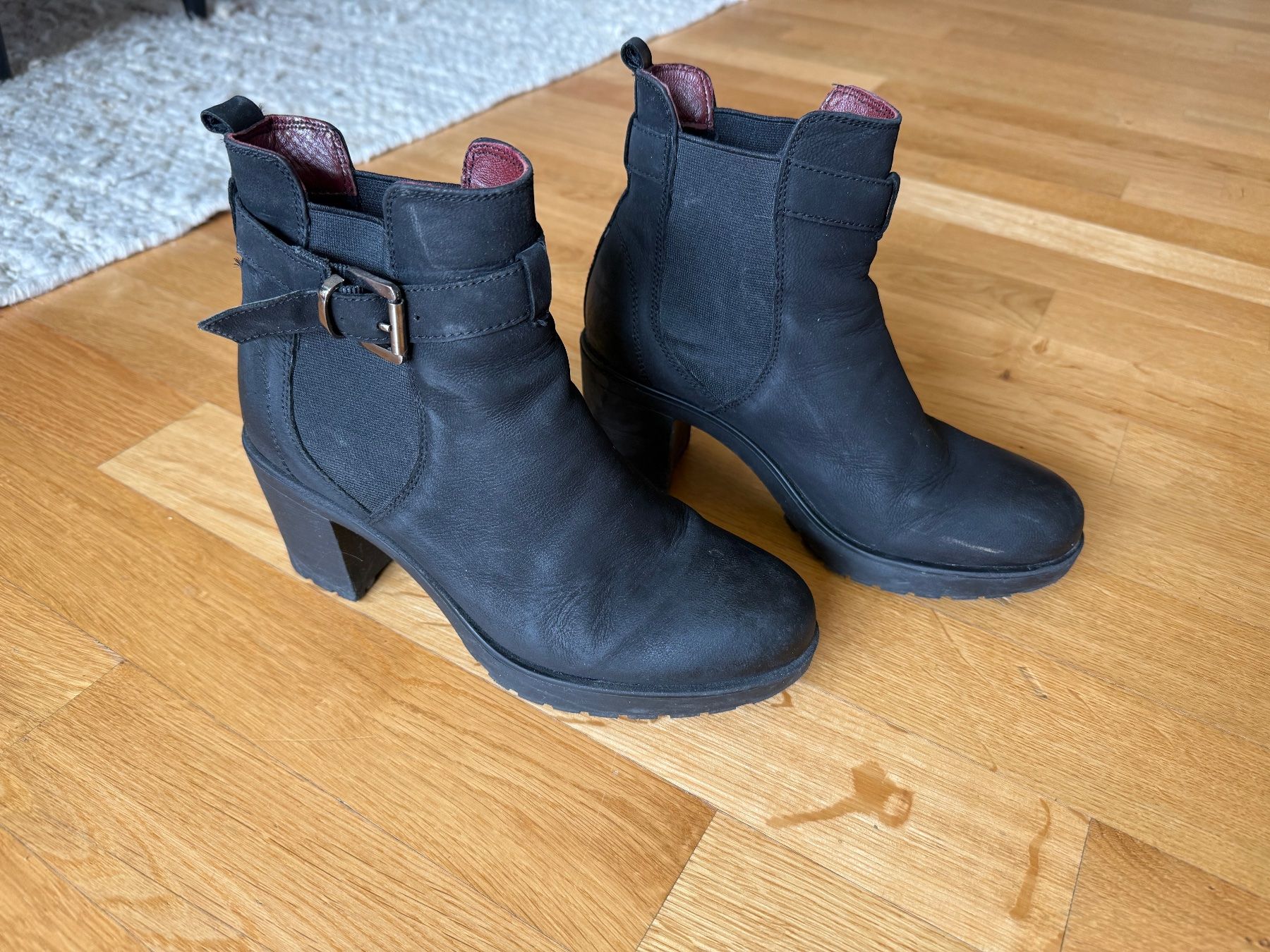 Scarpe da donna: Stiefel mit Absatz, Leder, Grösse 38 – Usato da Winterthur venduto da saalissia