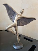 Statue en bronze de danseuse dans le style Art deco