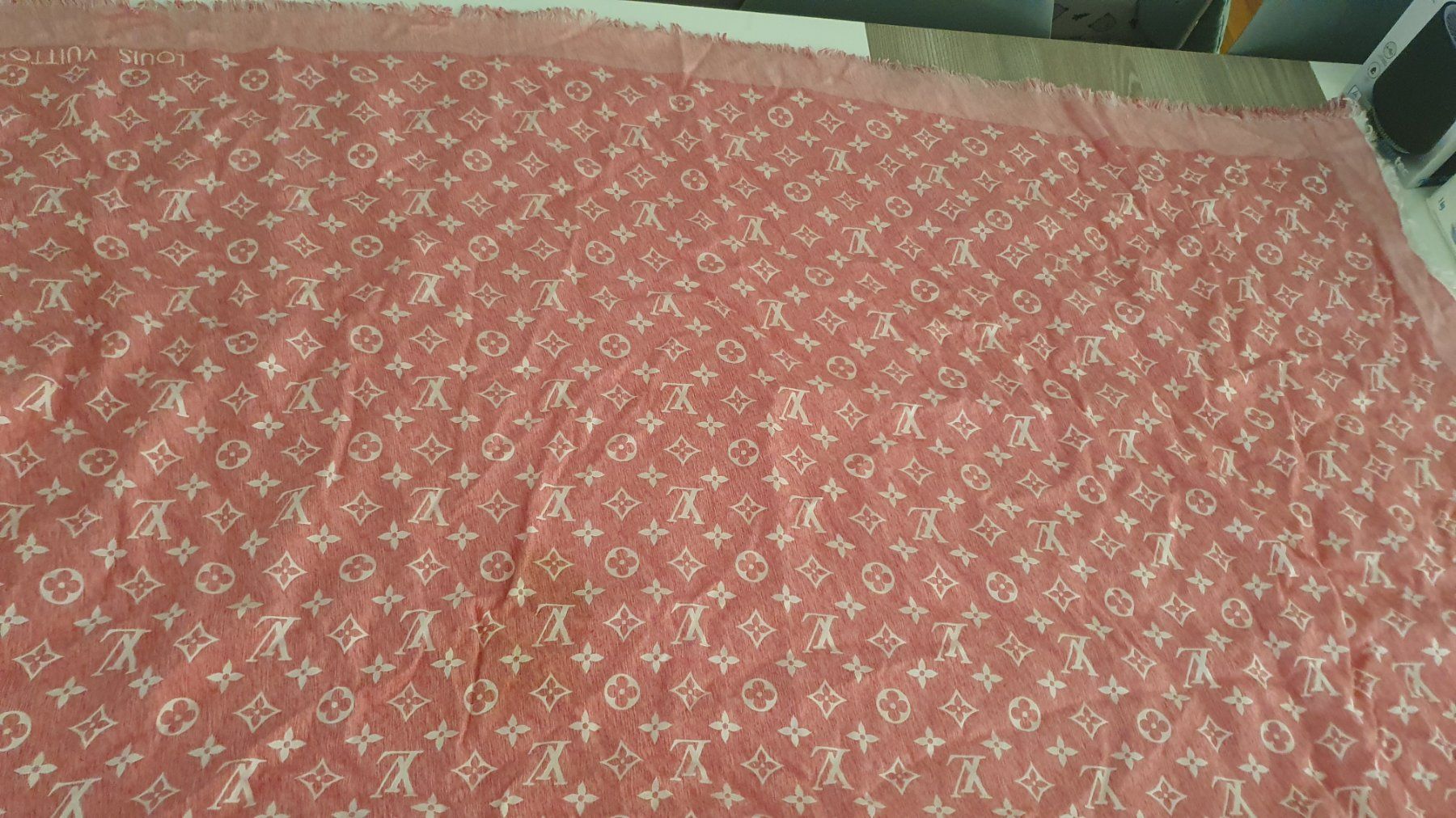 Louis Vuitton Foulard & Sciarpe: Louis vuitton schal monogram tshirting rouge fullset neu – Nuovo e nell'imballaggio originale da Blumenstein venduto da Fantasy-Nails1966 4