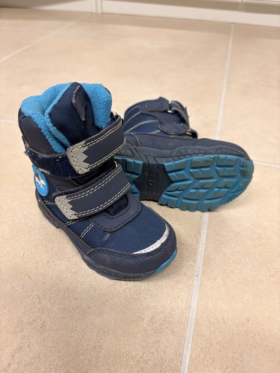 Naturino Scarpe per ragazzi: Diverse Kinderschuhe Gr. 20-22 – Usato da Effretikon venduto da PetraRey 1