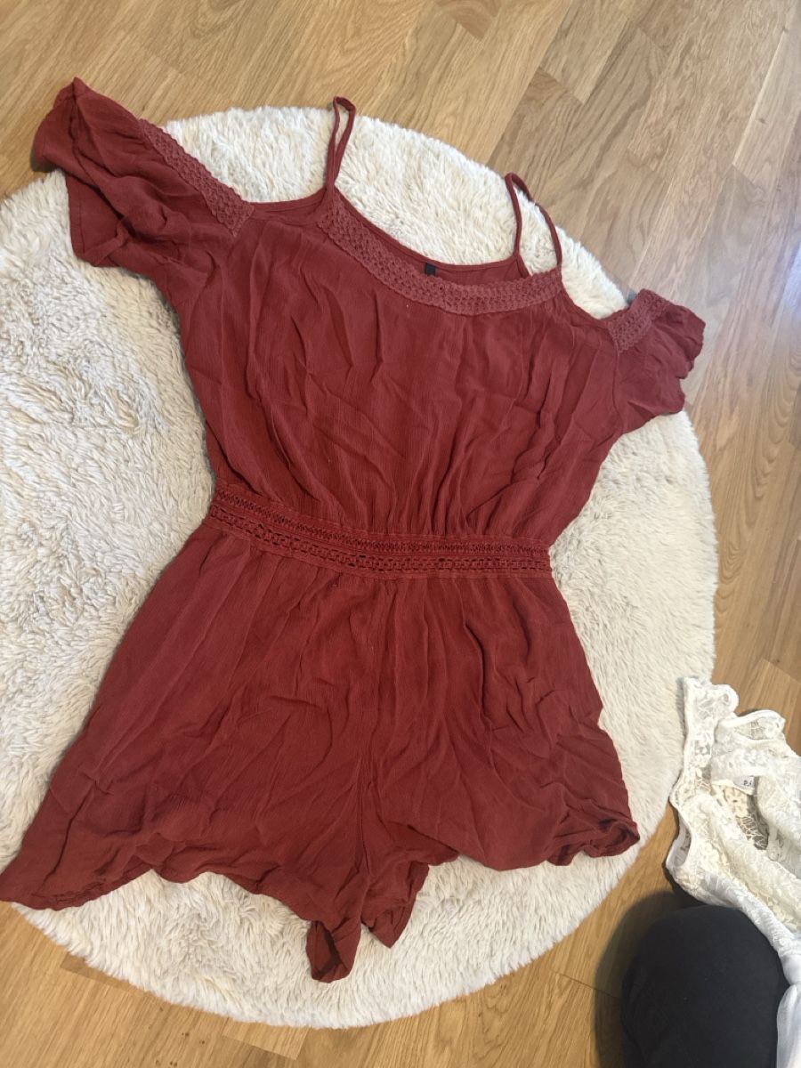 Tute: Roter Jumpsuit Kurz, sommer – Usato da Sevelen venduto da Shelly