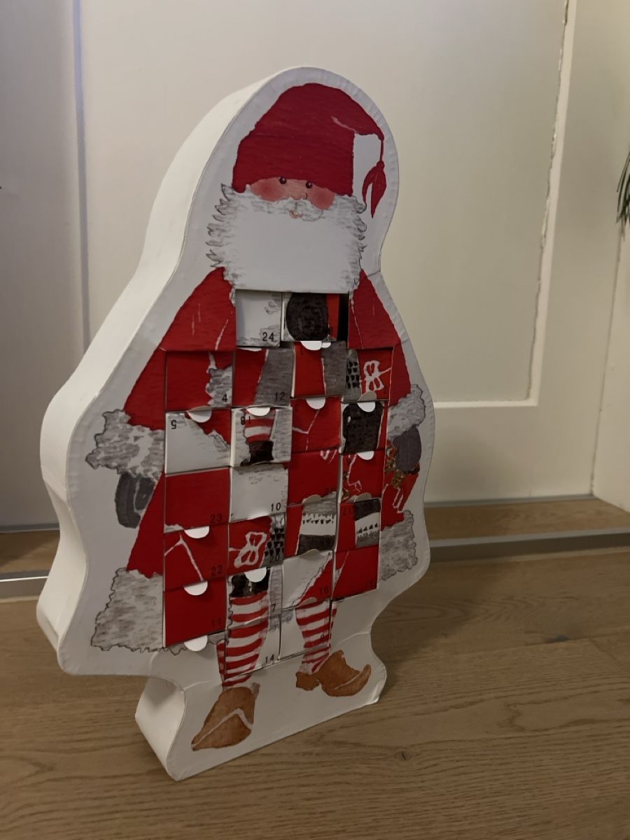 Calendari: Weihnachtsmann Adventskalender gross & stabil – Usato da Oensingen venduto da katepe 3