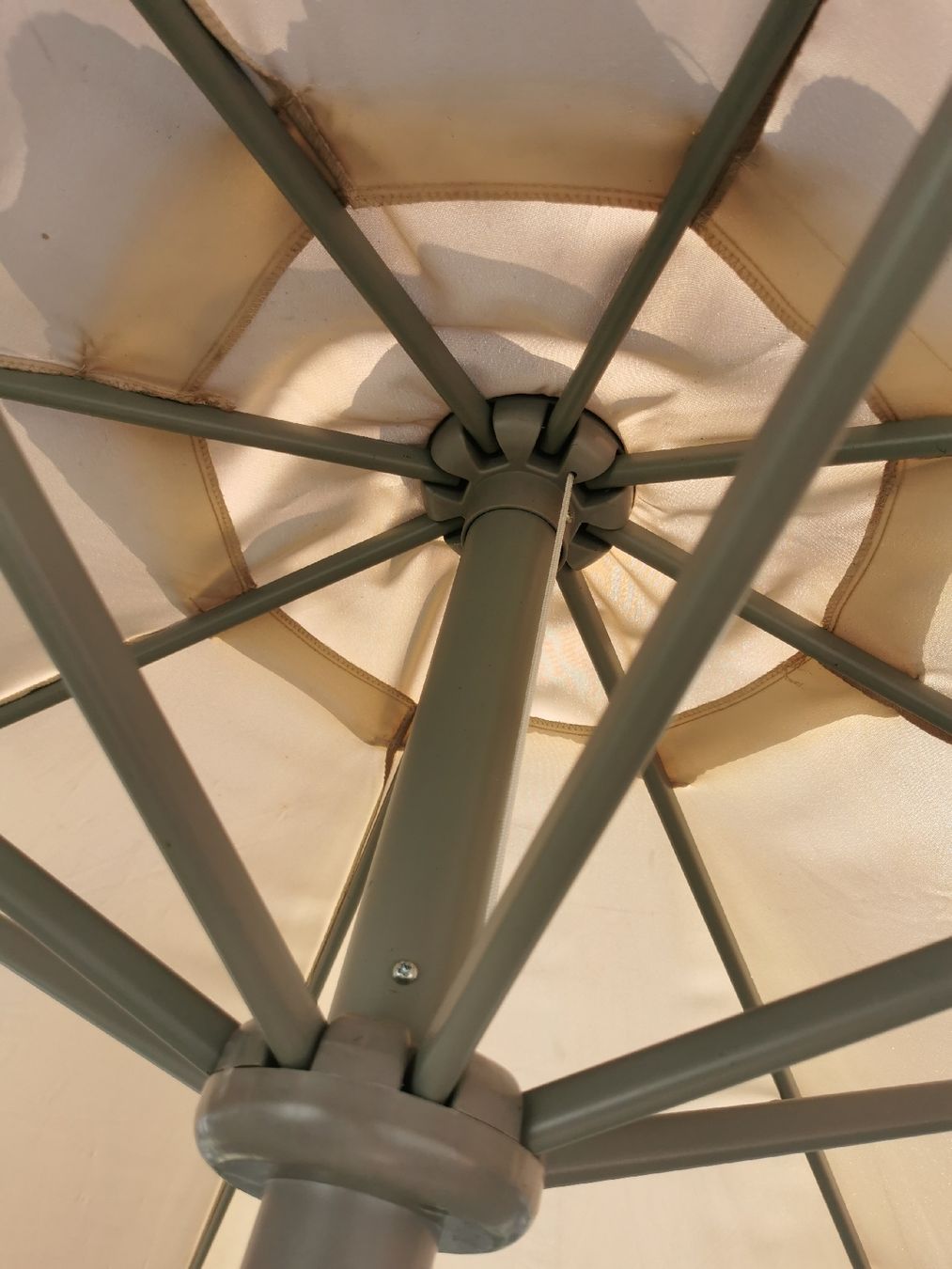 Parasols: Grosser Sonnenschirm für Garten oder Balkon – D'occasion à Wetzikon ZH par Tothart 5