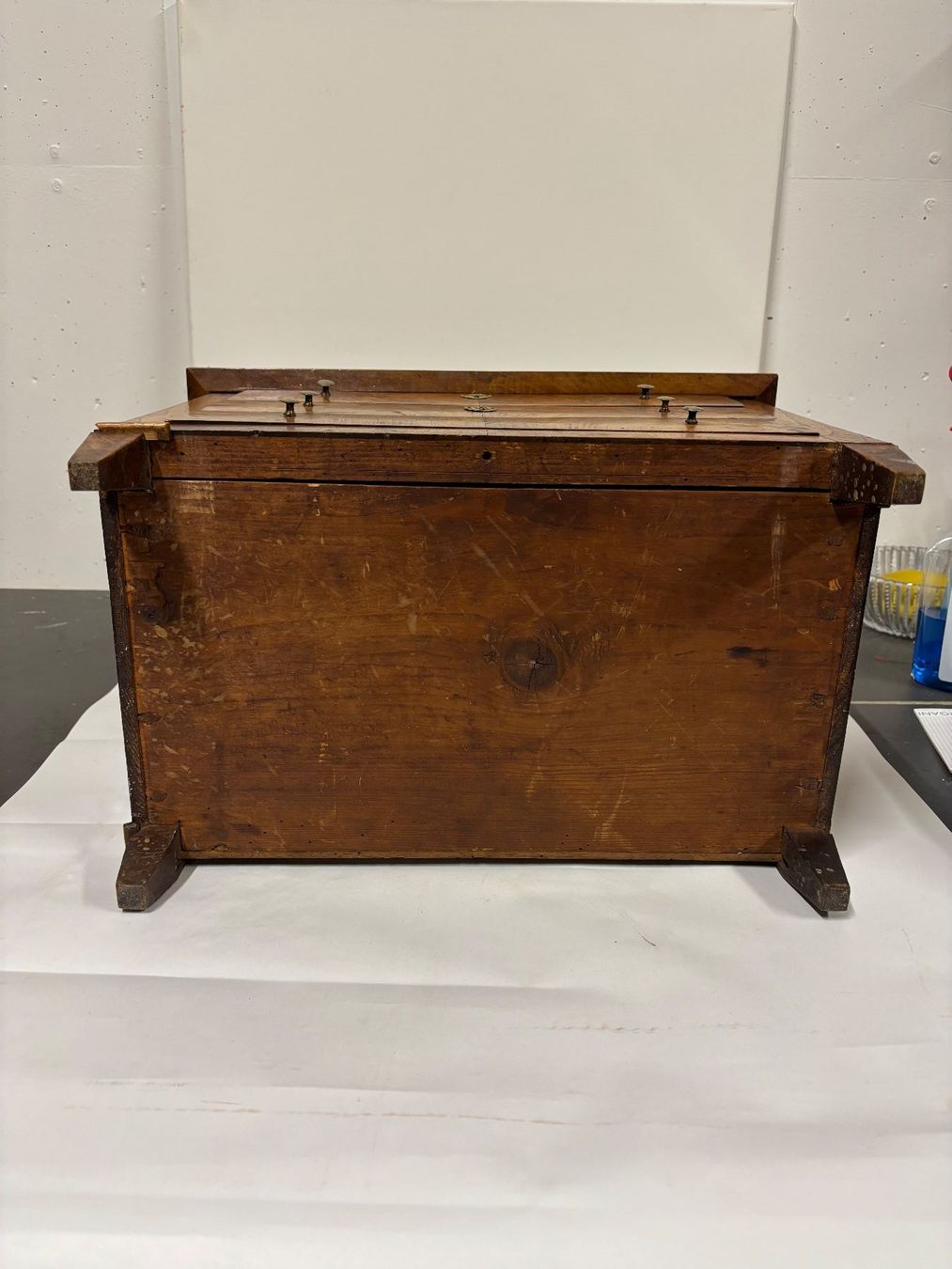 Cassettiere: Antike Modellkommode Nussbaum – Usato da rotkreuz venduto da baudisch 4