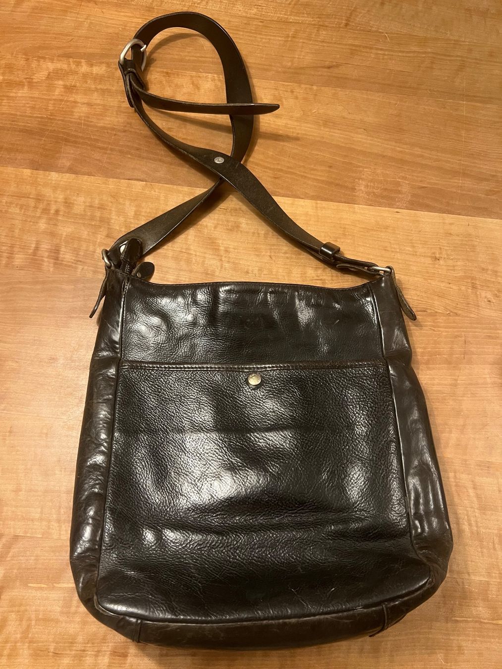 Taschen für Damen: Il Bisonte Ledertasche, schwarz, Top Zustand! – Gebraucht aus Luzern von remiti