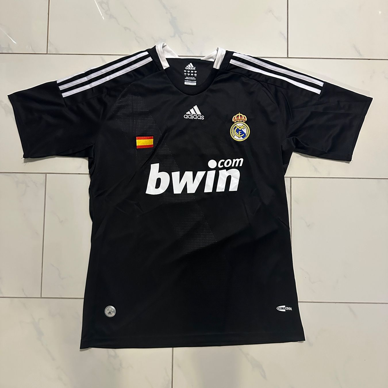 Real Madrid Maillots de corps & Pantalons: Real Madrid Raul Trikot Grösse L – Neuf (Voir description) à Liestal par tha_dg6j