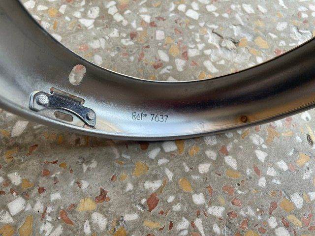 Fari: Renault 4CV Marchal Scheinwerfer-Einfassung – Usato da Tenero venduto da pardo7 2