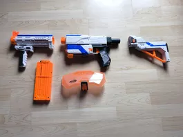Nerfe Retaliator mit Zubehör 