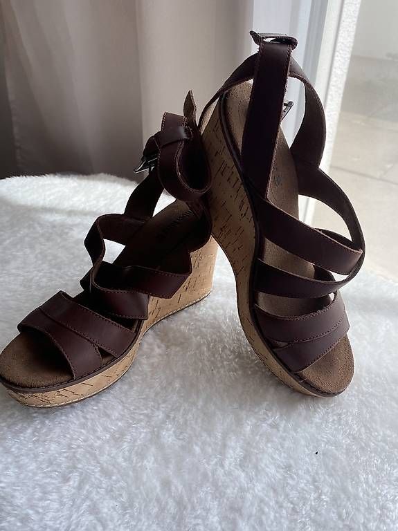 Timberland Chaussures femmes: Timberland Sandalen/ Wedges Gr.39 – D'occasion à Wilen b. Wollerau par chocolady