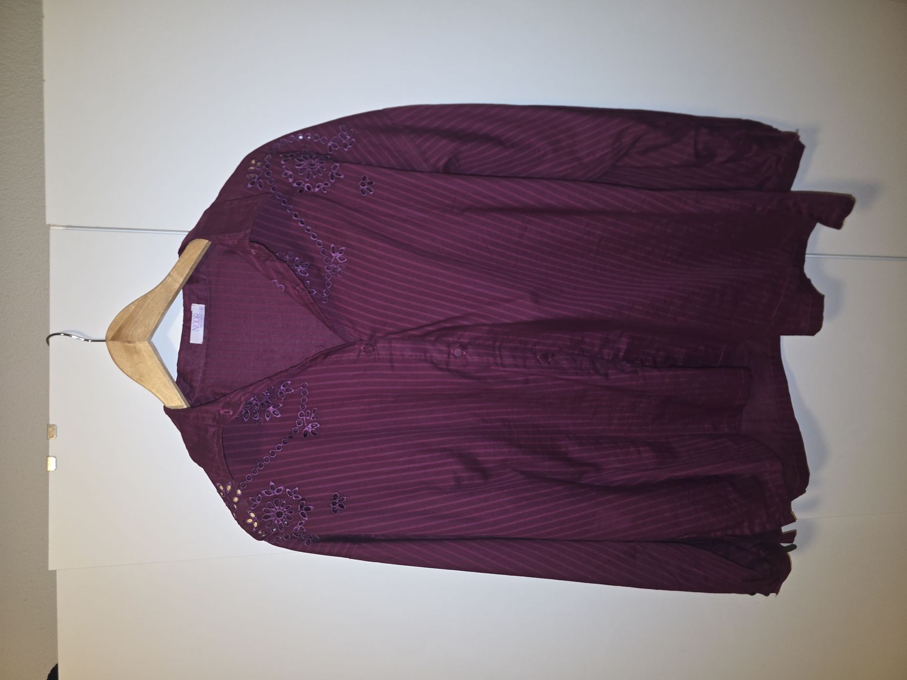 Camicette: shirt Large size , Like New  – Nuovo (secondo la descrizione) da Biel/Bienne venduto da ver_n5sj 4