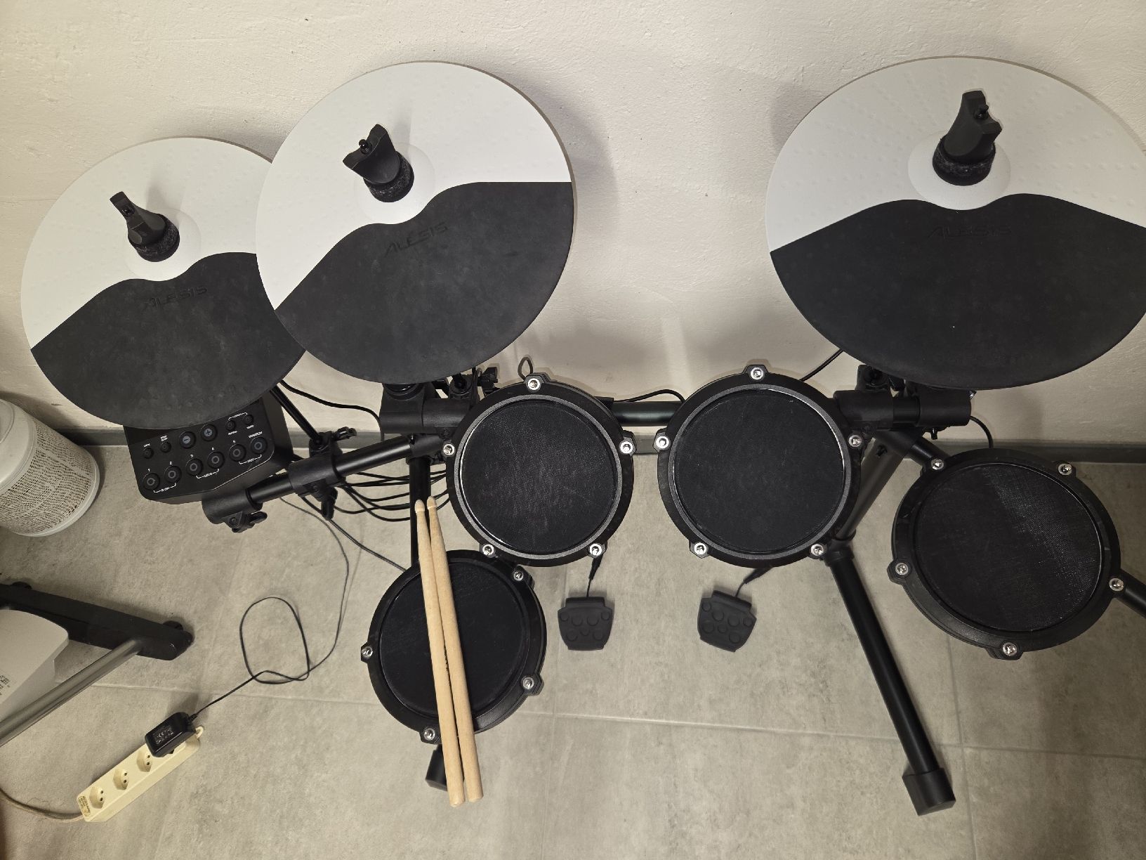 Alesis Musikinstrumente: E-drum Schlagzeug E Drum ALESIS Debut Kit – Gebraucht aus Obergerlafingen von 07993_scorry_38031 2