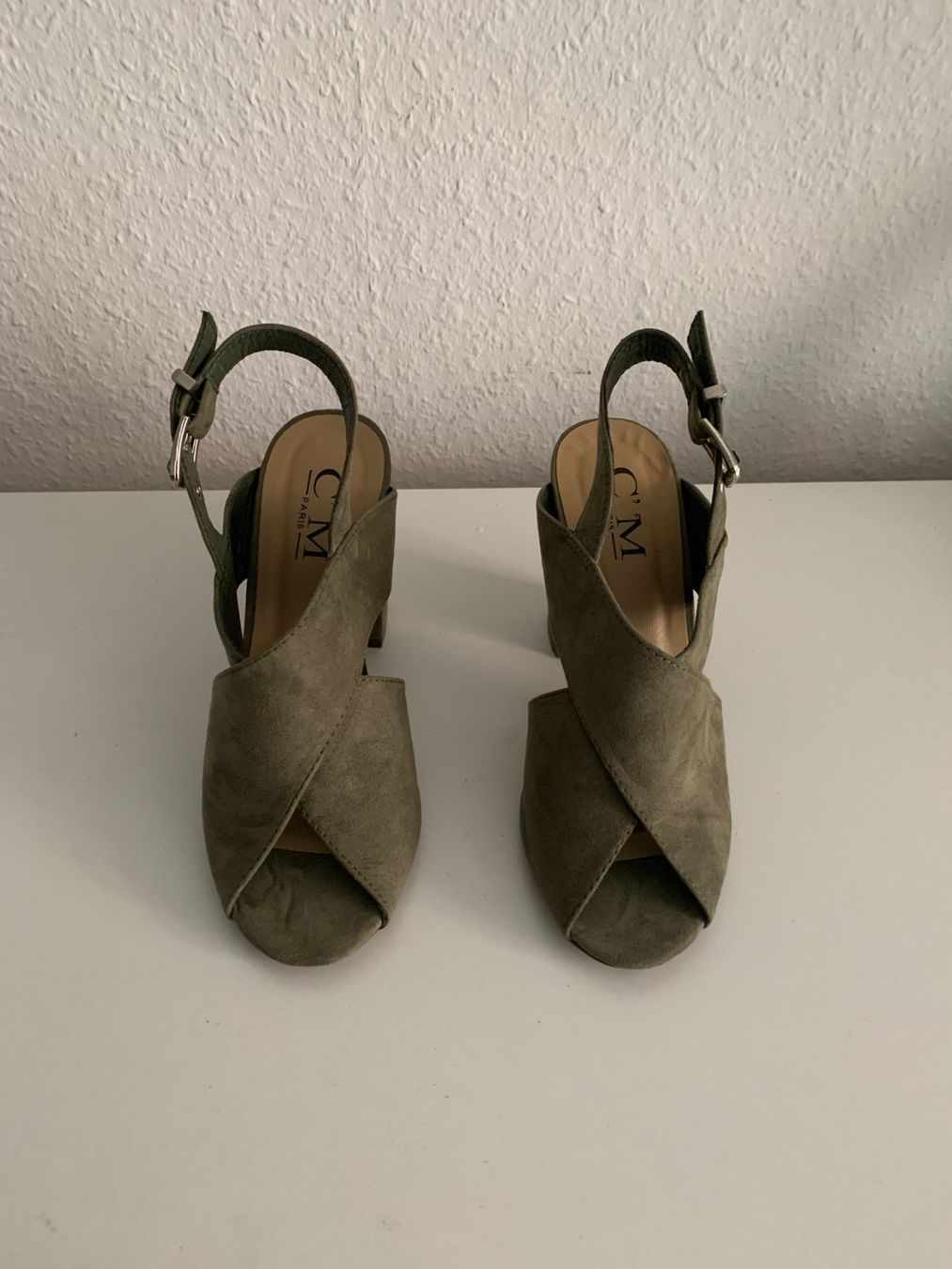 Scarpe da donna: C' M PARIS - Sandalette olivgrün 36 – Usato da Zürich venduto da Diazaio 1
