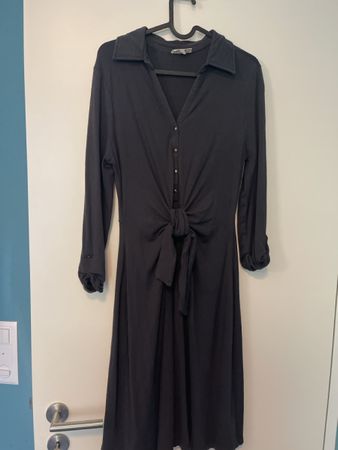 Schwarzes Kleid, Grösse M, neuwertig, Herbst-Saison