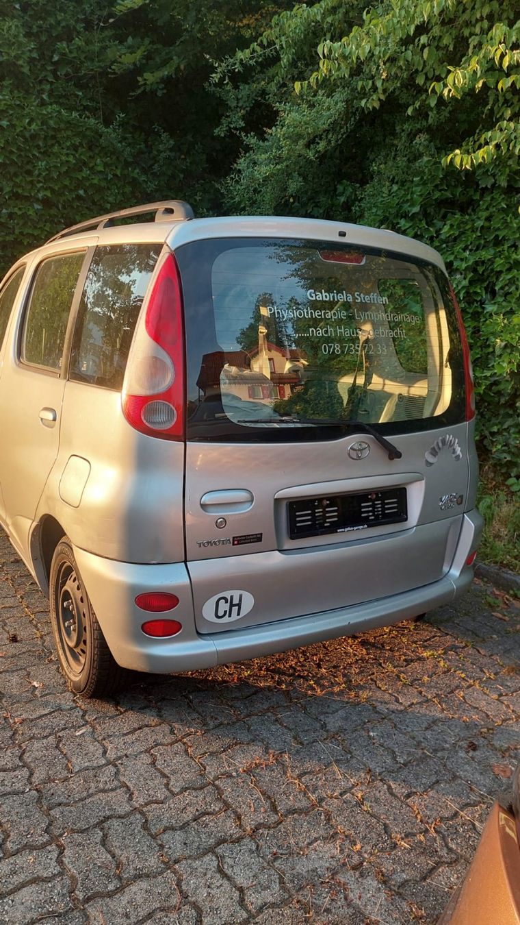 Toyota Automobili: Toyota Yaris Verso 1.5 – Usato da Horw venduto da Uriel2 2