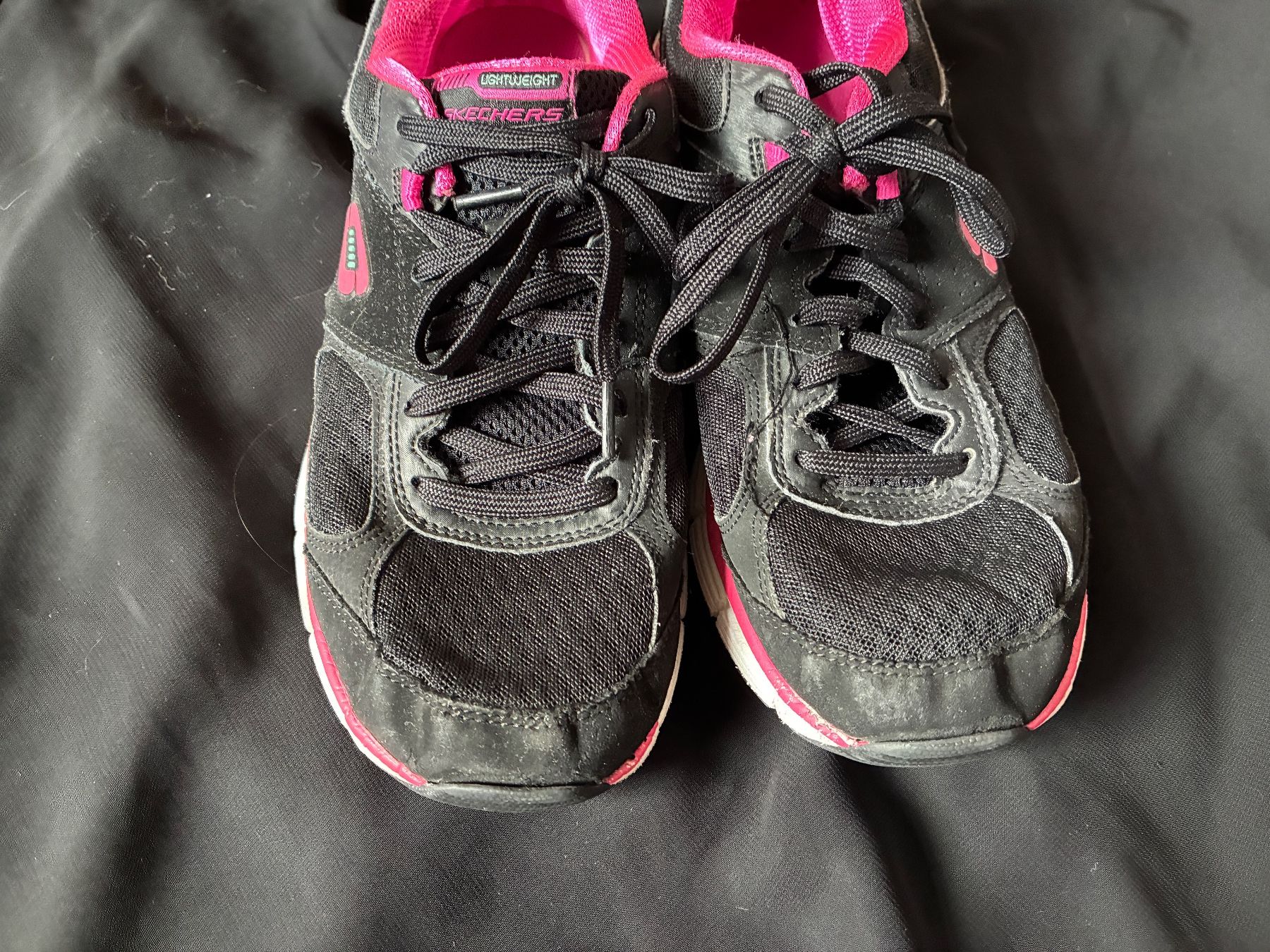 Skechers Scarpe da donna: Skechers course roses et noires - T40 – Usato da Corcelles-près-Payerne venduto da CyndelleMaiwen 2