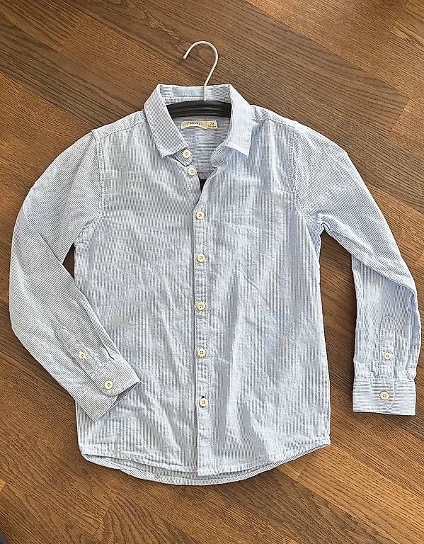 Camicie, T-shirt & Polo: Hellblau weiss gesteiftes Hemd von Sfera Gr. 7-8J – Usato da Binningen venduto da sab_8skx