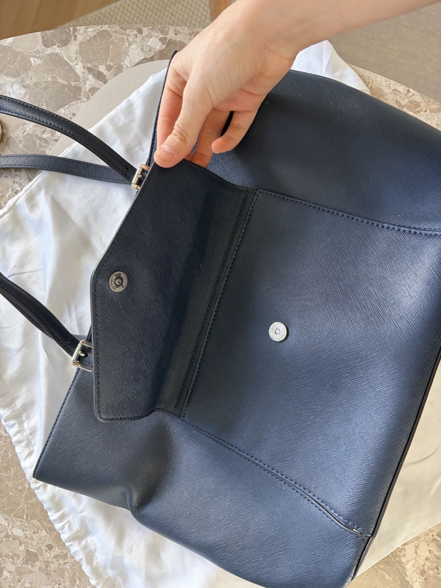 Michael Kors Borse: Michael Kors Navy Tote Bag - Stylish and Spacious – Usato da Wallisellen venduto da Beaborgezzz 2