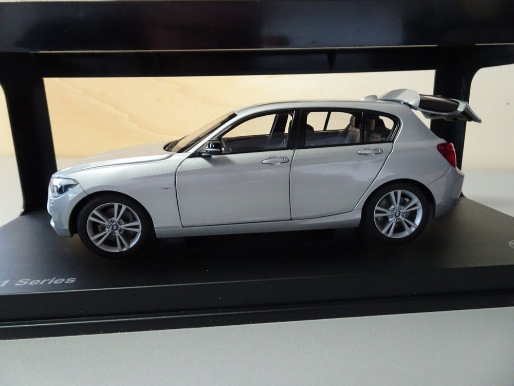 Modellauto 1:18 BMW 1er Series Silber