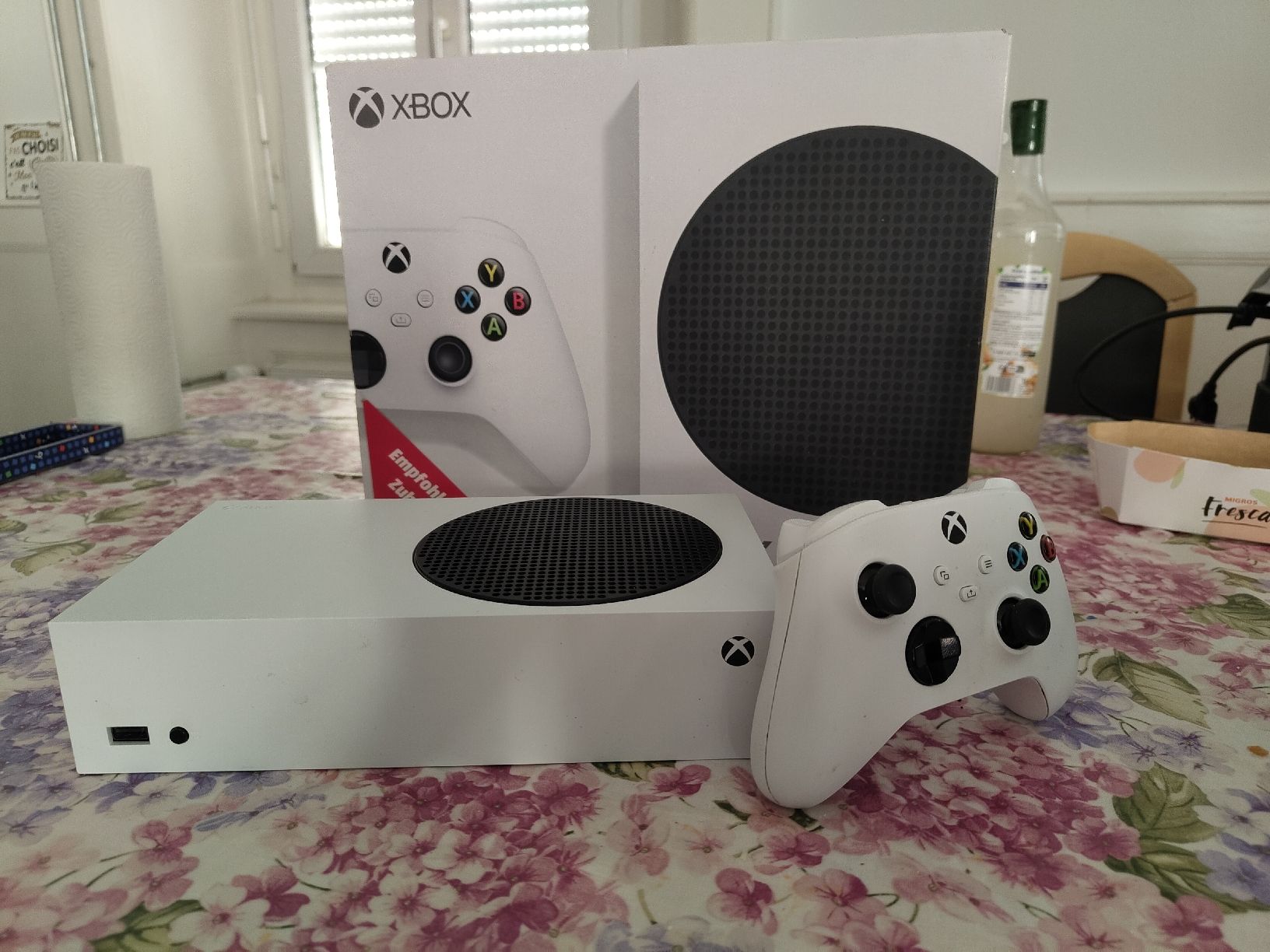 Microsoft Console: Console Xbox Series S blanc avec manette – Usato da Court venduto da Chronoss