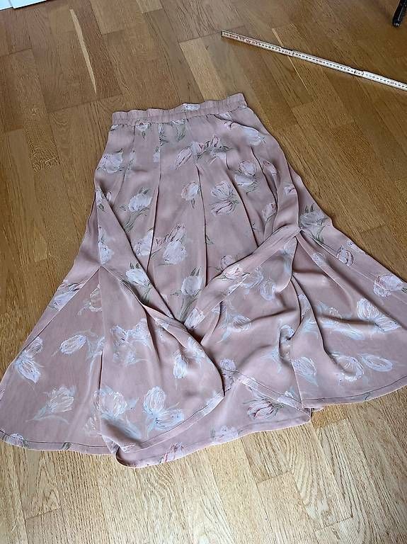 Gonne: Rock / Sommerrock / Blumenmuster / Pastel / Gr. 38 – Usato da Hünibach venduto da s.leptir 2