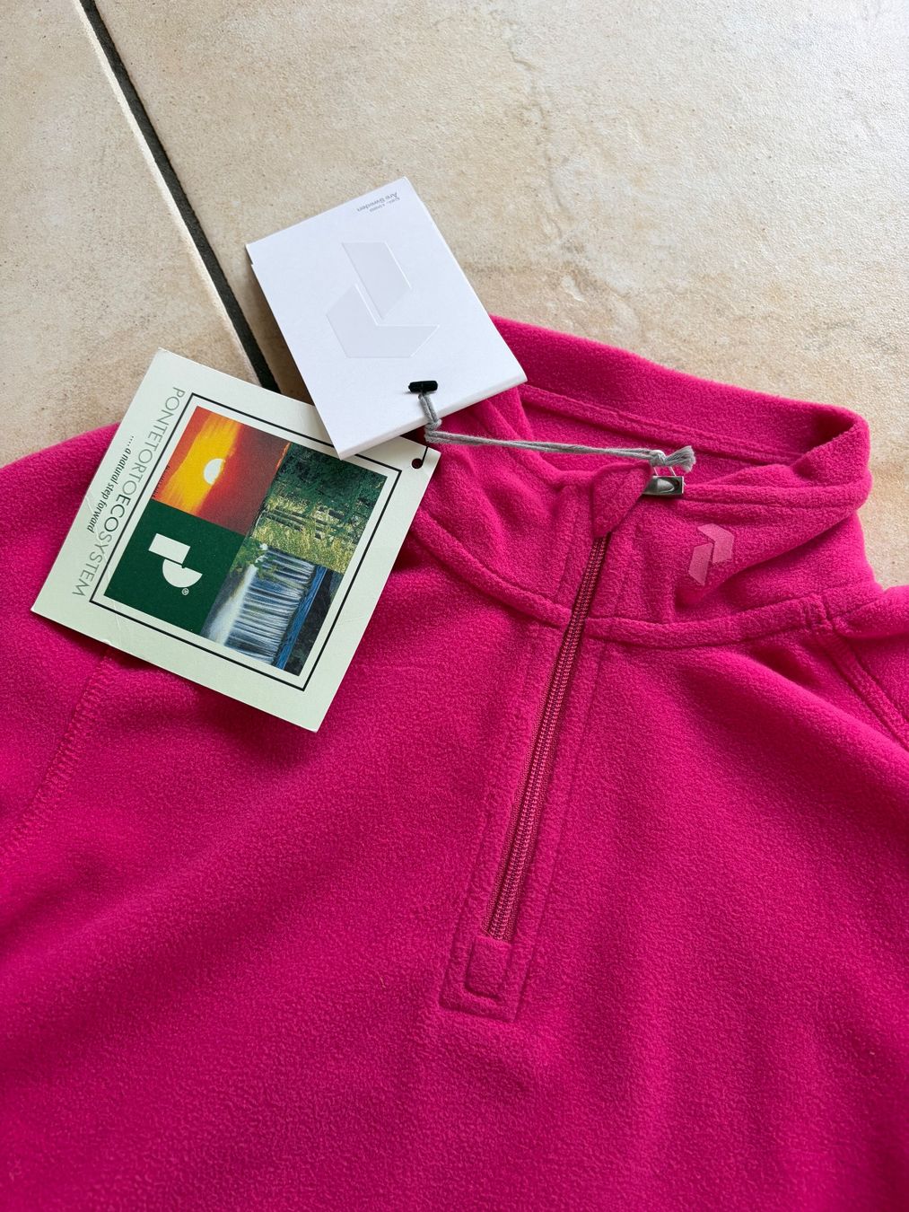 Peak Performance Pulls et sweat-shirts: Peak Performance Mädchen Fleecepullover 120cm und Kappe NEU – D'occasion à Brüttisellen par Fabiii.st 1
