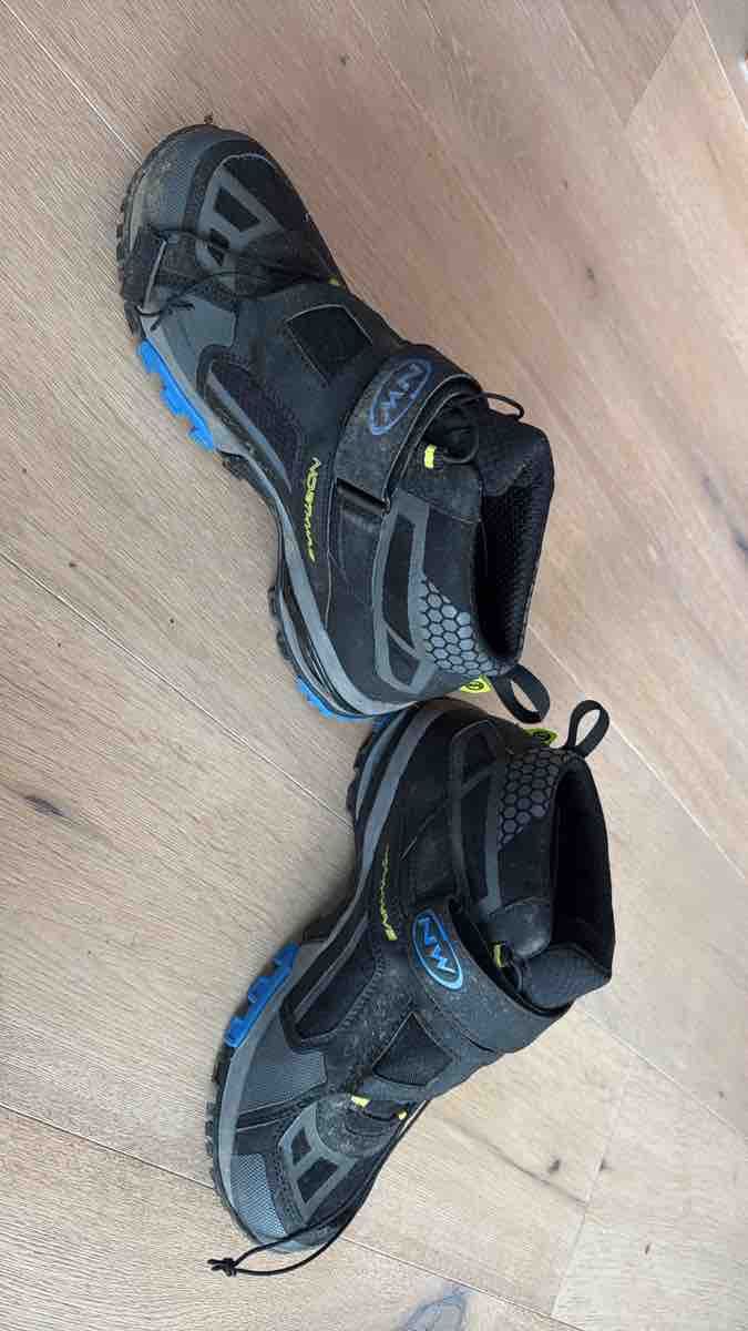 Northwave Scarpe da uomo: Northwave Winterbikeschuh Schwarz Grösse 42 – Usato da Wettingen venduto da Bounty 2