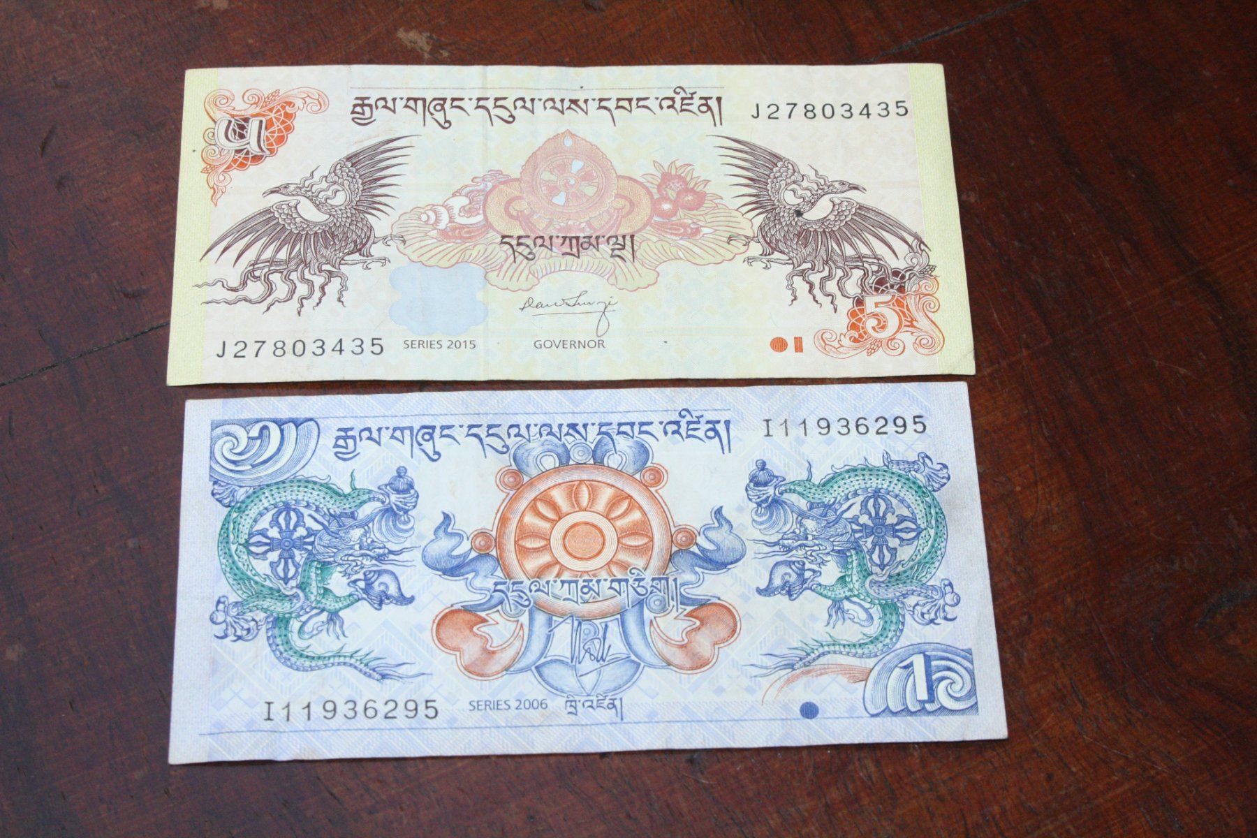 Billets de banque: Bhoutan lot 2 billets – D'occasion à Cormondrèche par Hermes.monnaies