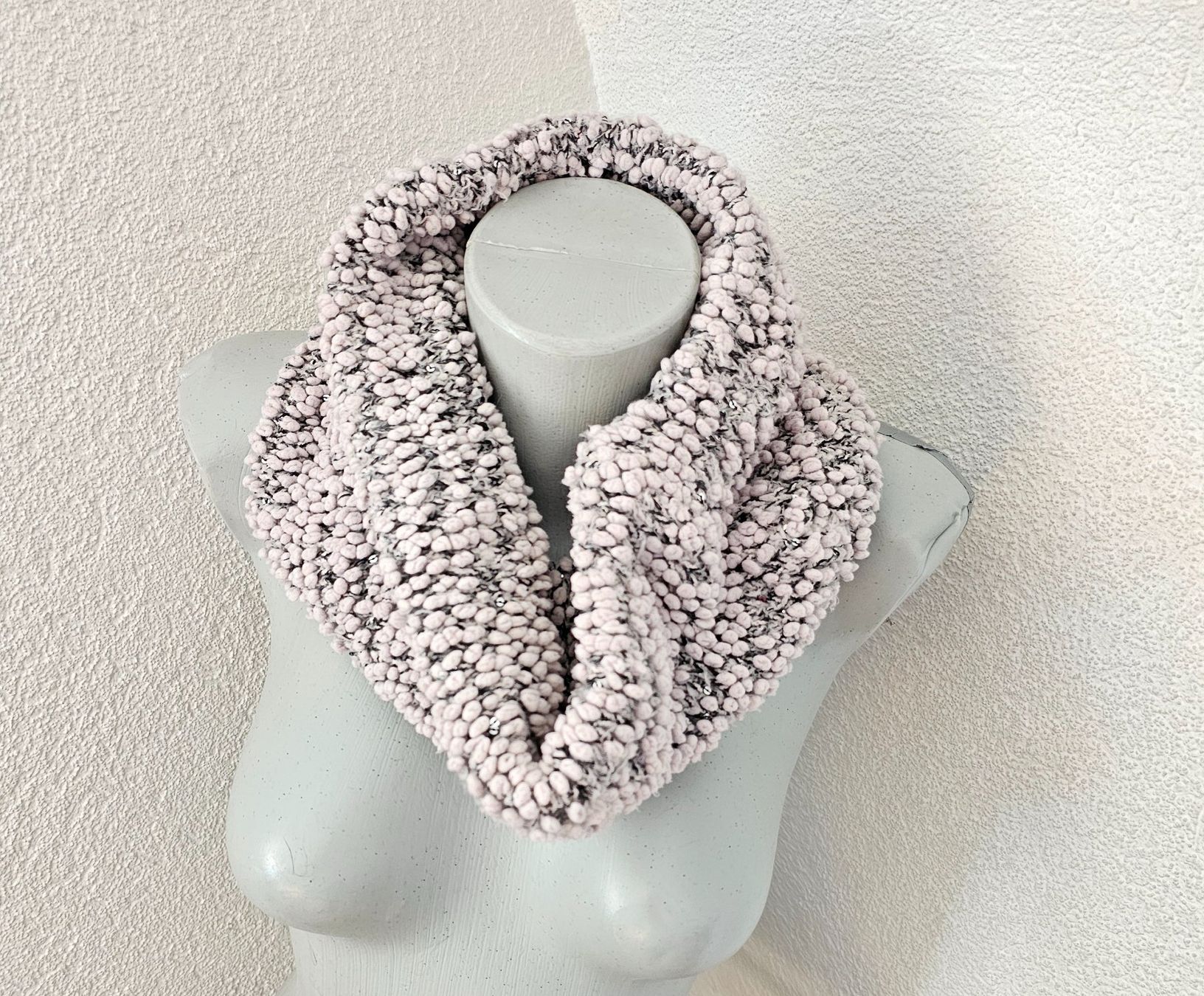 Foulard & Sciarpe: OVS Strick Schal endlos mit Glitzerfäden – Usato da Füllinsdorf venduto da Sunnebliemli7
