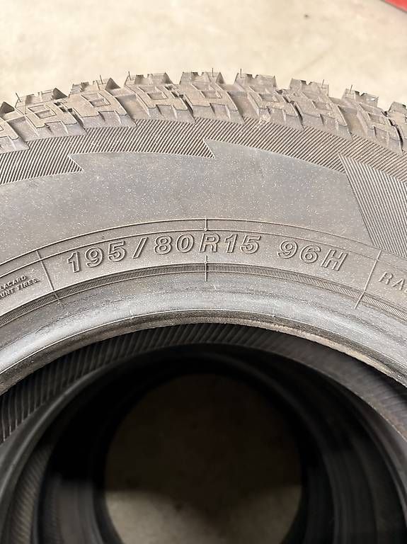 Pneumatici & Ruote complete: Winterpneu 195/80R15 – Usato da Sent venduto da zan_56gl 4